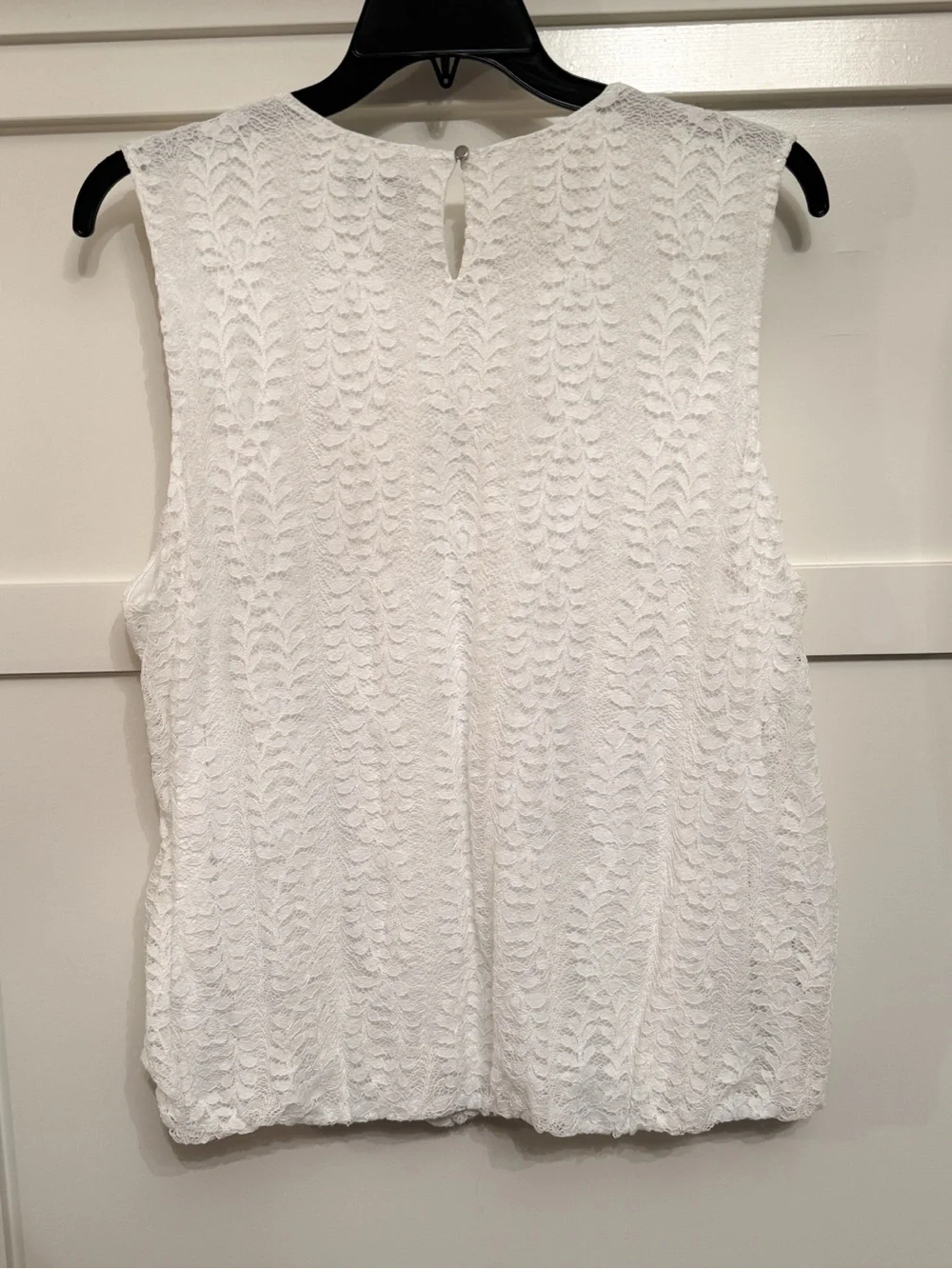 Liz Claiborne White Lace Sleeveless Camisole - Picture 2 of 6